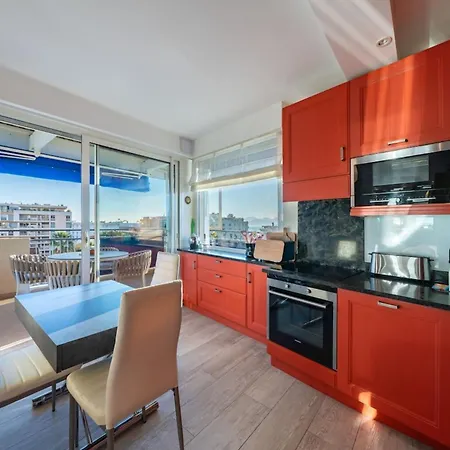 Floor 2 Bedroom Near The Croisette アパート
