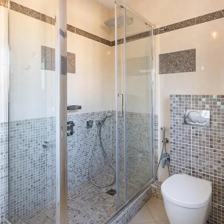 Floor 2 Bedroom Near The Croisette アパート カンヌ
