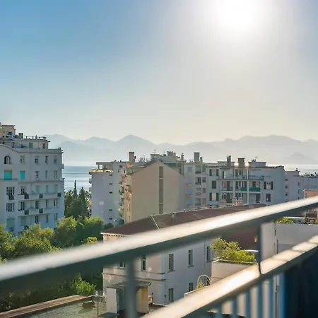 Floor 2 Bedroom Near The Croisette アパート カンヌ